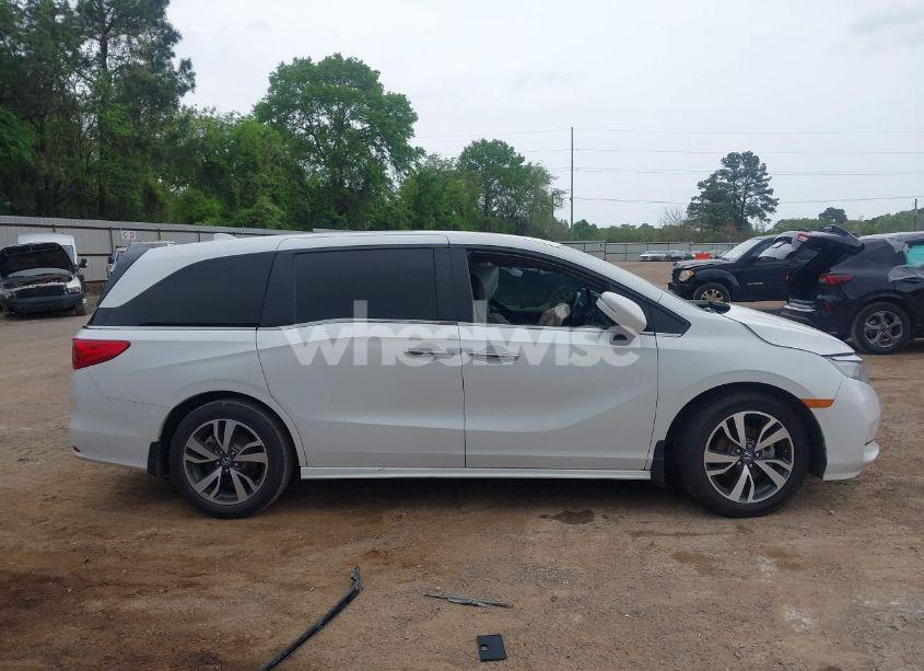 Photo 14 of 2021 Honda Odyssey TOURING (VIN 5FNRL6H82MB024271)
