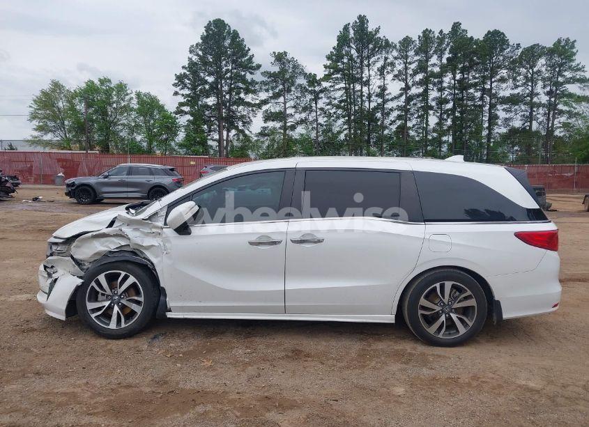 Photo 15 of 2021 Honda Odyssey TOURING (VIN 5FNRL6H82MB024271)
