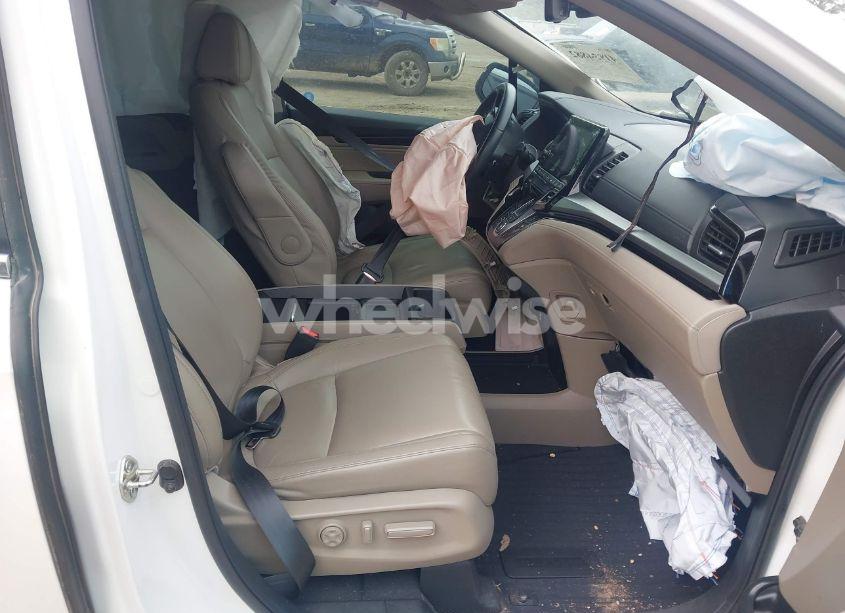 Photo 5 of 2021 Honda Odyssey TOURING (VIN 5FNRL6H82MB024271)