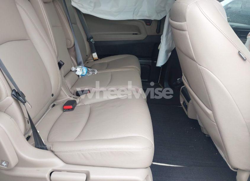 Photo 8 of 2021 Honda Odyssey TOURING (VIN 5FNRL6H82MB024271)