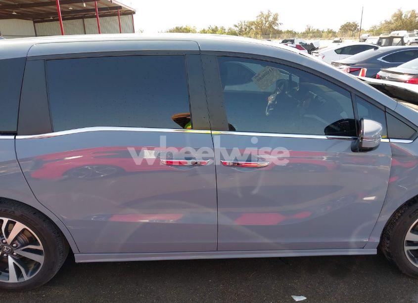 Photo 13 of 2024 Honda Odyssey TOURING (VIN 5FNRL6H82RB027601)