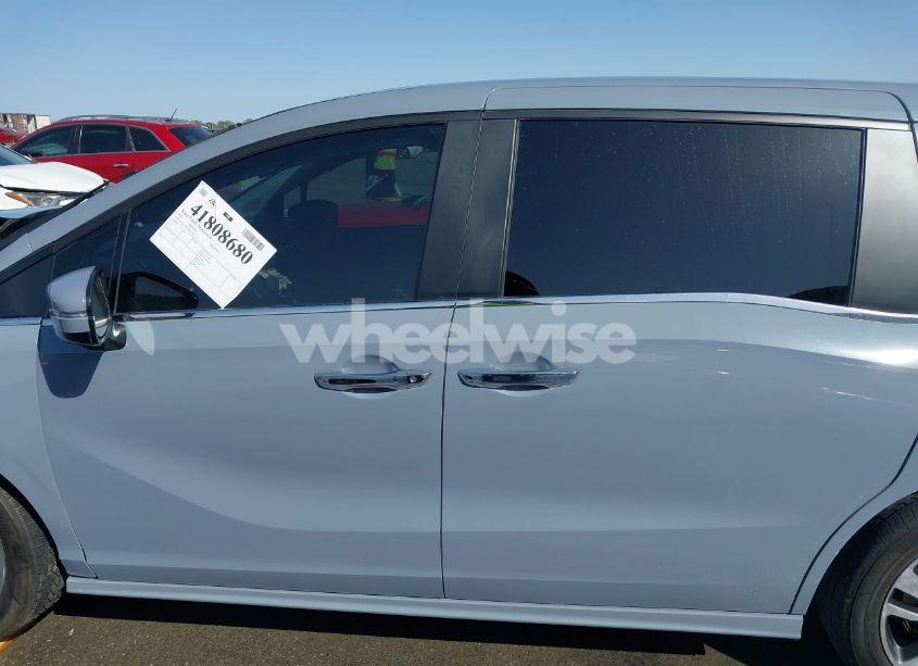 Photo 14 of 2024 Honda Odyssey TOURING (VIN 5FNRL6H82RB027601)