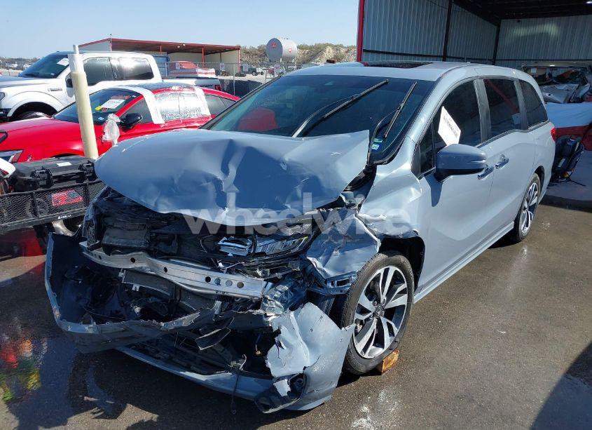 Photo 2 of 2024 Honda Odyssey TOURING (VIN 5FNRL6H82RB027601)