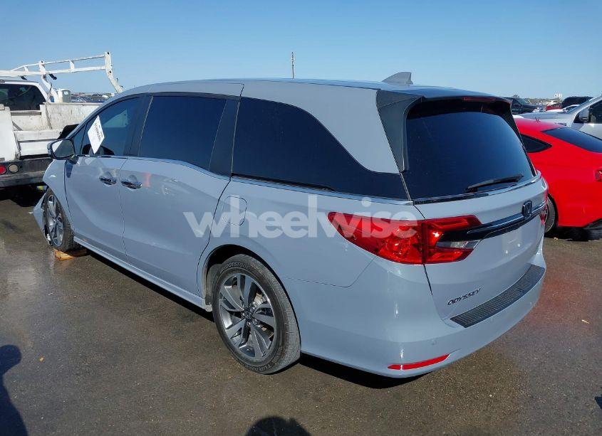 Photo 3 of 2024 Honda Odyssey TOURING (VIN 5FNRL6H82RB027601)