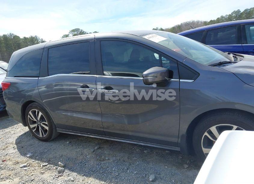 Photo 13 of 2024 Honda Odyssey TOURING (VIN 5FNRL6H82RB031695)