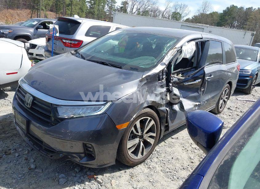 Photo 2 of 2024 Honda Odyssey TOURING (VIN 5FNRL6H82RB031695)