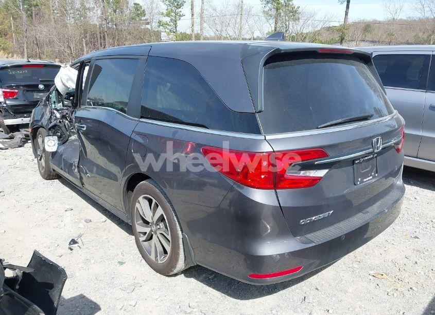 Photo 3 of 2024 Honda Odyssey TOURING (VIN 5FNRL6H82RB031695)
