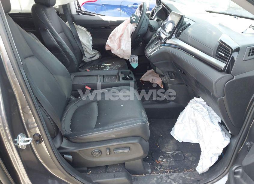Photo 5 of 2024 Honda Odyssey TOURING (VIN 5FNRL6H82RB031695)