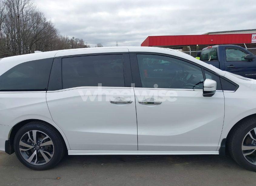 Photo 14 of 2024 Honda Odyssey TOURING (VIN 5FNRL6H82RB037738)
