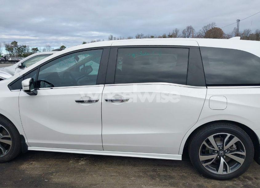 Photo 15 of 2024 Honda Odyssey TOURING (VIN 5FNRL6H82RB037738)