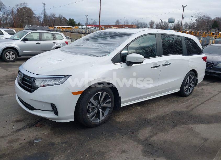 Photo 2 of 2024 Honda Odyssey TOURING (VIN 5FNRL6H82RB037738)