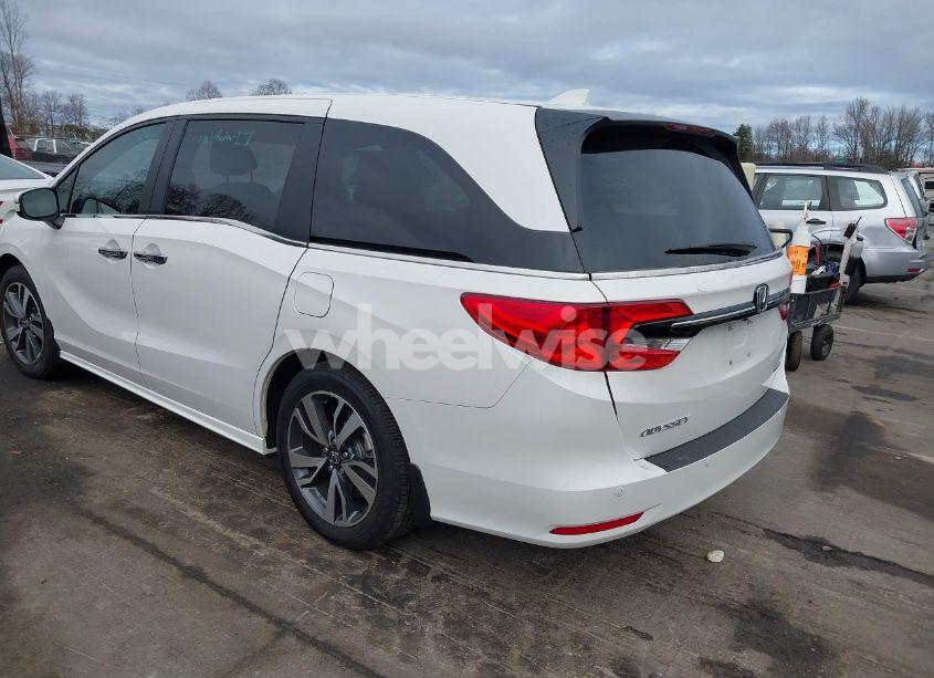 Photo 3 of 2024 Honda Odyssey TOURING (VIN 5FNRL6H82RB037738)