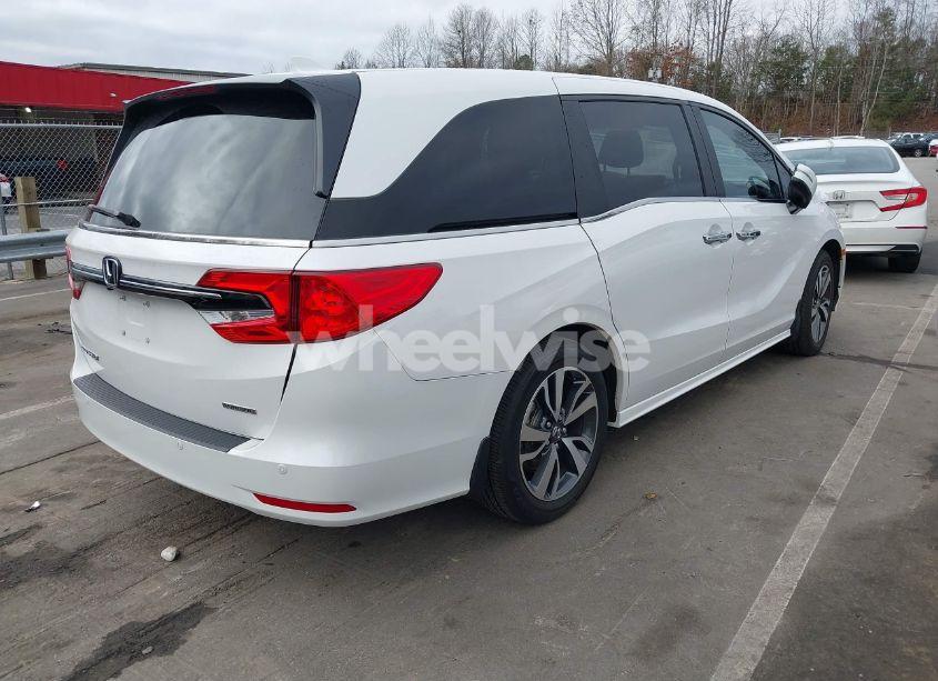 Photo 4 of 2024 Honda Odyssey TOURING (VIN 5FNRL6H82RB037738)