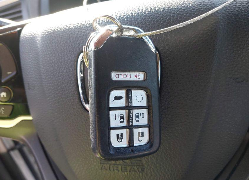 Photo 11 of 2018 Honda Odyssey TOURING (VIN 5FNRL6H83JB013808)