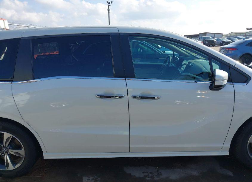 Photo 14 of 2018 Honda Odyssey TOURING (VIN 5FNRL6H83JB013808)