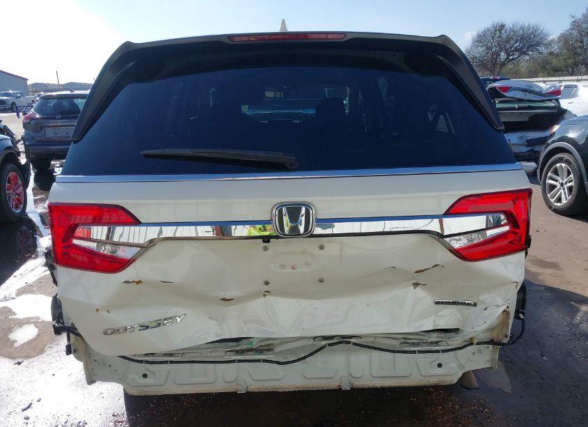 Photo 17 of 2018 Honda Odyssey TOURING (VIN 5FNRL6H83JB013808)