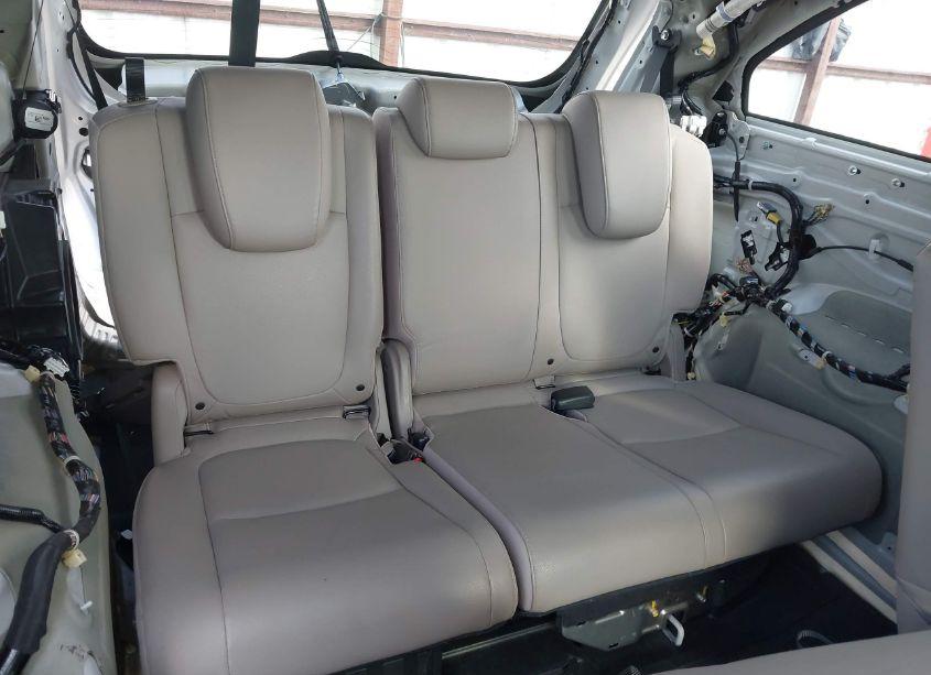 Photo 18 of 2018 Honda Odyssey TOURING (VIN 5FNRL6H83JB013808)