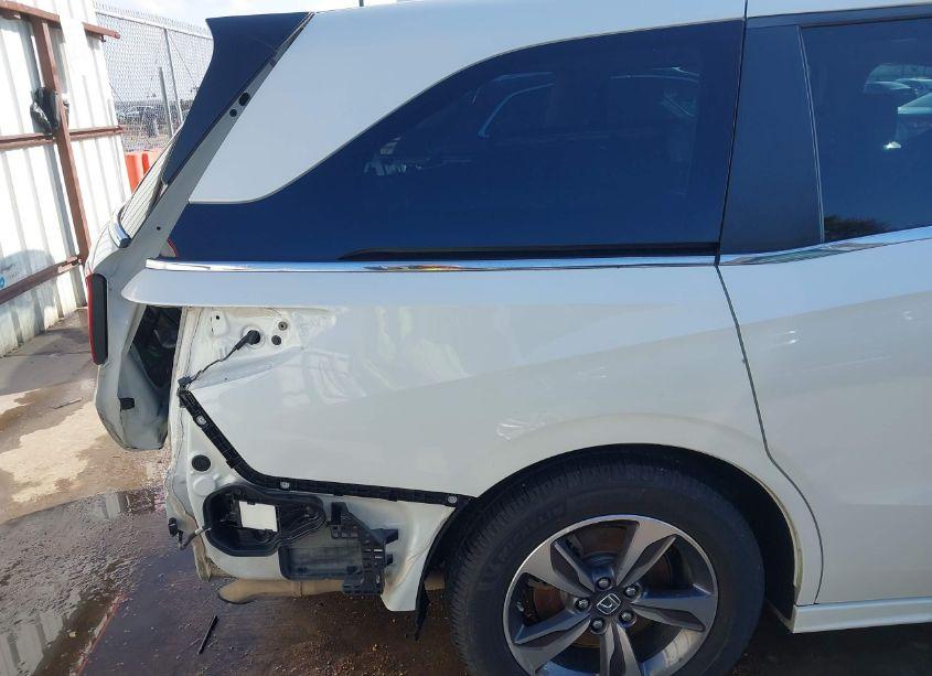 Photo 21 of 2018 Honda Odyssey TOURING (VIN 5FNRL6H83JB013808)