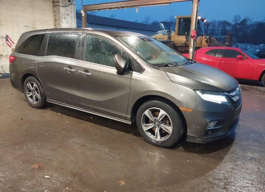 2018 Honda Odyssey TOURING (VIN 5FNRL6H83JB038823) main photo