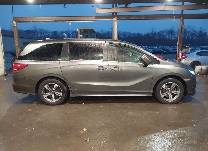 Photo 13 of 2018 Honda Odyssey TOURING (VIN 5FNRL6H83JB038823)