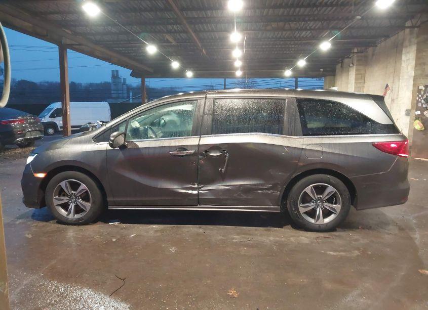 Photo 14 of 2018 Honda Odyssey TOURING (VIN 5FNRL6H83JB038823)