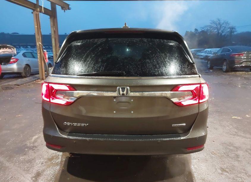 Photo 16 of 2018 Honda Odyssey TOURING (VIN 5FNRL6H83JB038823)