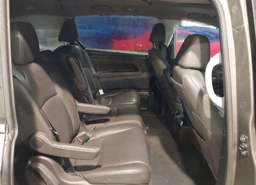 Photo 8 of 2018 Honda Odyssey TOURING (VIN 5FNRL6H83JB038823)