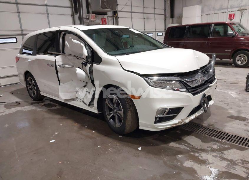 2019 Honda Odyssey TOURING (VIN 5FNRL6H83KB051363) main photo