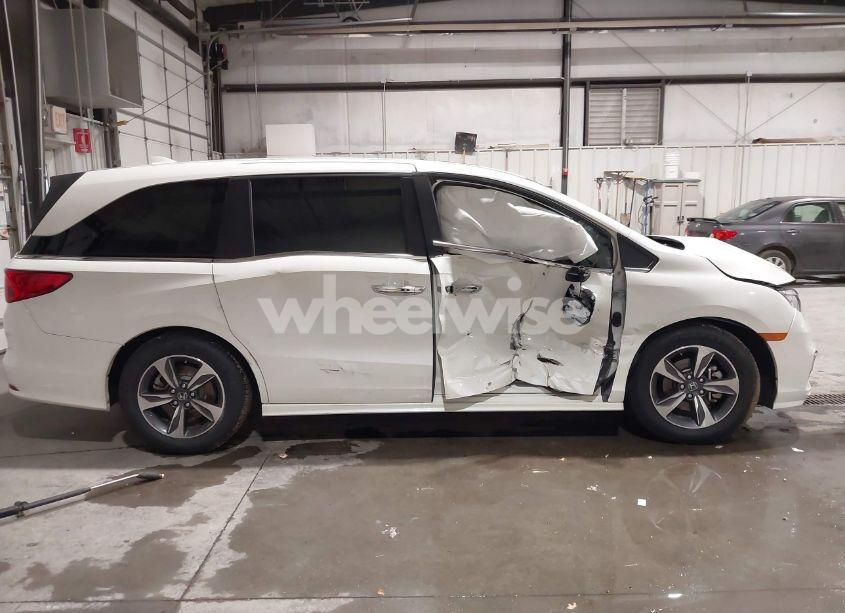 Photo 12 of 2019 Honda Odyssey TOURING (VIN 5FNRL6H83KB051363)