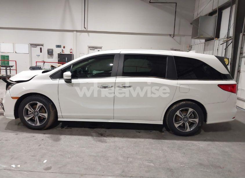 Photo 13 of 2019 Honda Odyssey TOURING (VIN 5FNRL6H83KB051363)