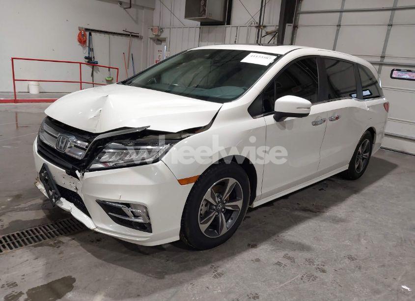 Photo 2 of 2019 Honda Odyssey TOURING (VIN 5FNRL6H83KB051363)