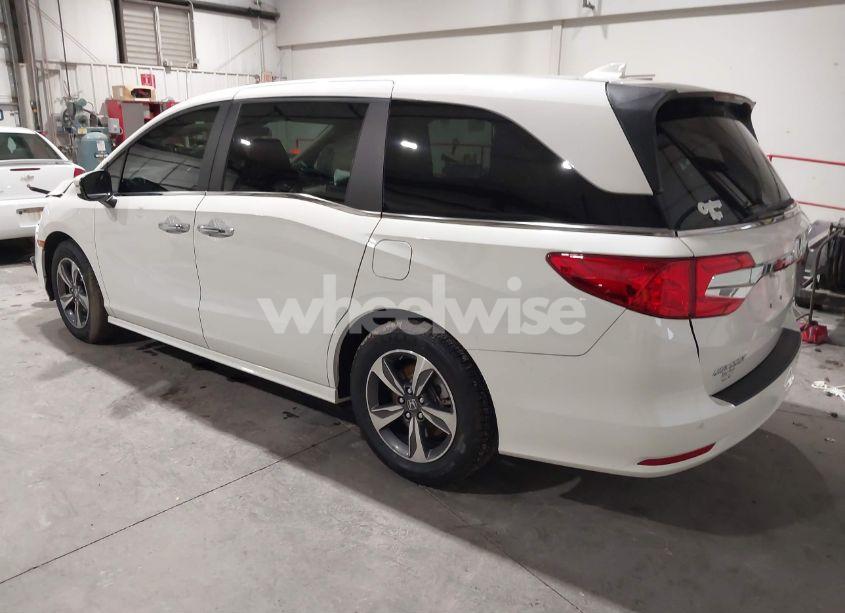 Photo 3 of 2019 Honda Odyssey TOURING (VIN 5FNRL6H83KB051363)