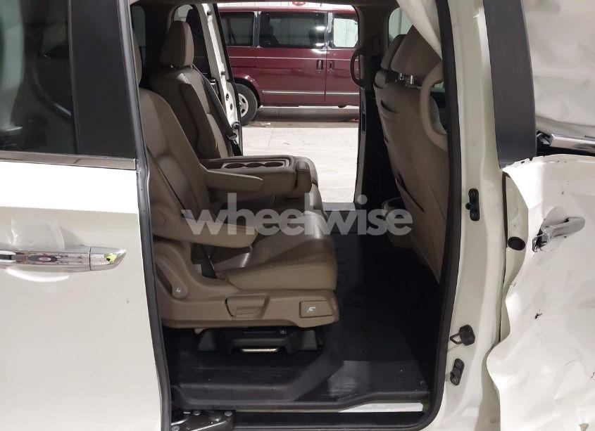Photo 8 of 2019 Honda Odyssey TOURING (VIN 5FNRL6H83KB051363)