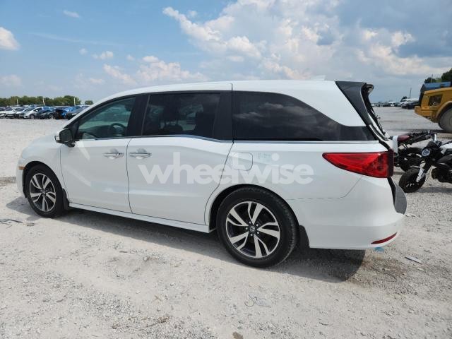 Photo 3 of 2021 HONDA ODYSSEY TOURING (VIN 5FNRL6H83MB007639)