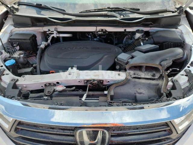 Photo 5 of 2021 HONDA ODYSSEY TOURING (VIN 5FNRL6H83MB007639)
