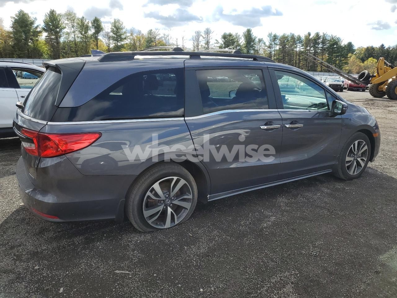 Photo 3 of 2022 HONDA ODYSSEY TOURING (VIN 5FNRL6H83NB027682)