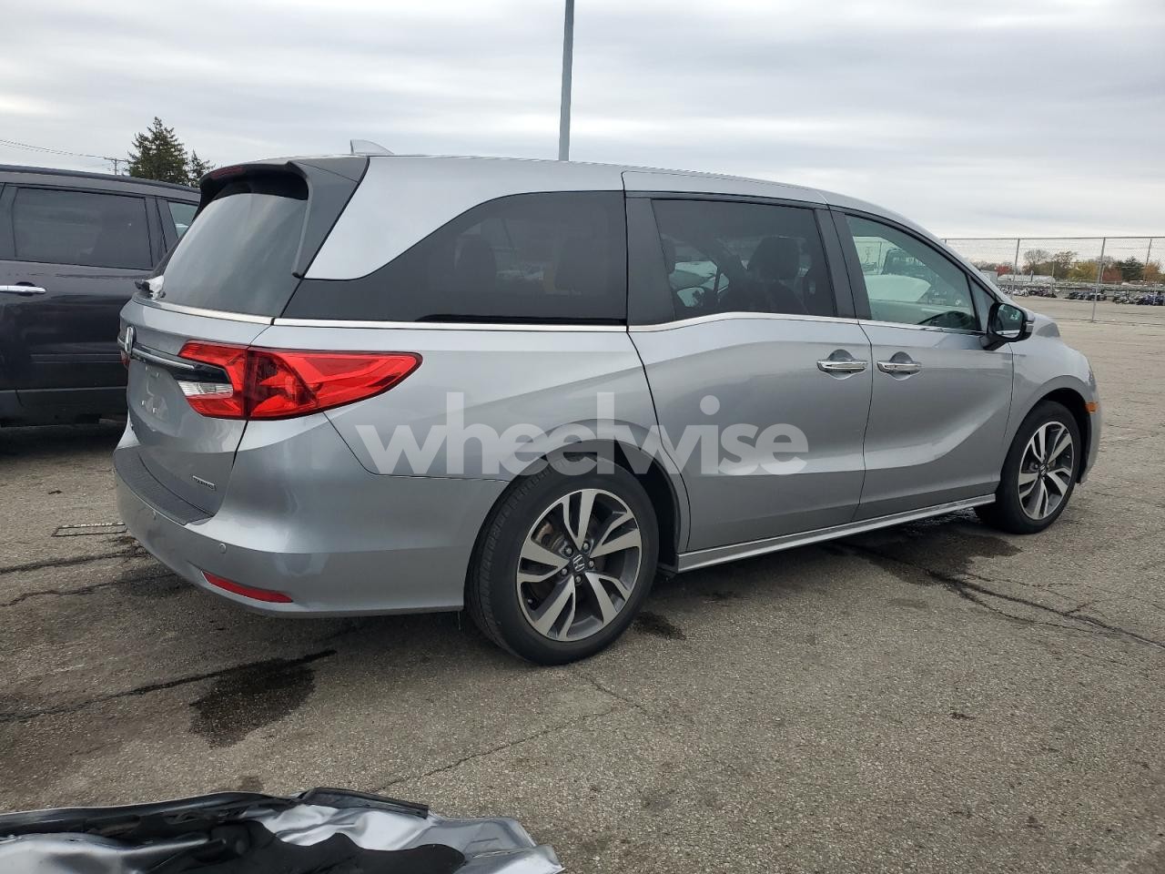 Photo 3 of 2023 HONDA ODYSSEY TOURING (VIN 5FNRL6H83PB000372)