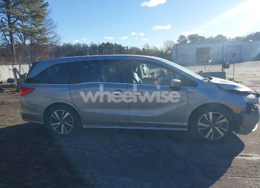 Photo 13 of 2024 Honda Odyssey TOURING (VIN 5FNRL6H83RB018714)