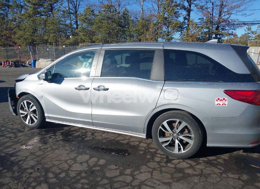 Photo 14 of 2024 Honda Odyssey TOURING (VIN 5FNRL6H83RB018714)