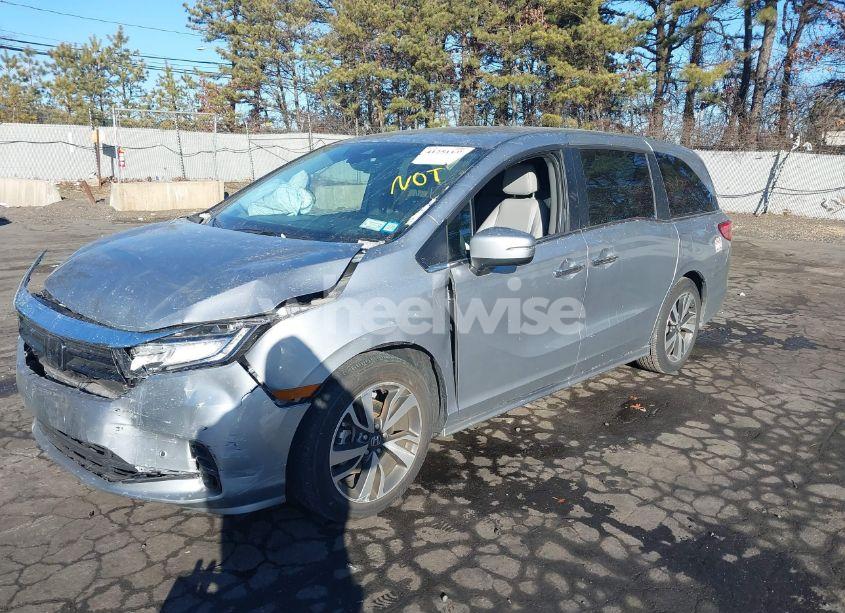 Photo 2 of 2024 Honda Odyssey TOURING (VIN 5FNRL6H83RB018714)