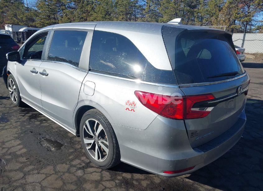 Photo 3 of 2024 Honda Odyssey TOURING (VIN 5FNRL6H83RB018714)