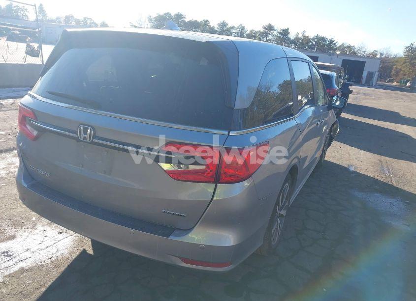 Photo 4 of 2024 Honda Odyssey TOURING (VIN 5FNRL6H83RB018714)