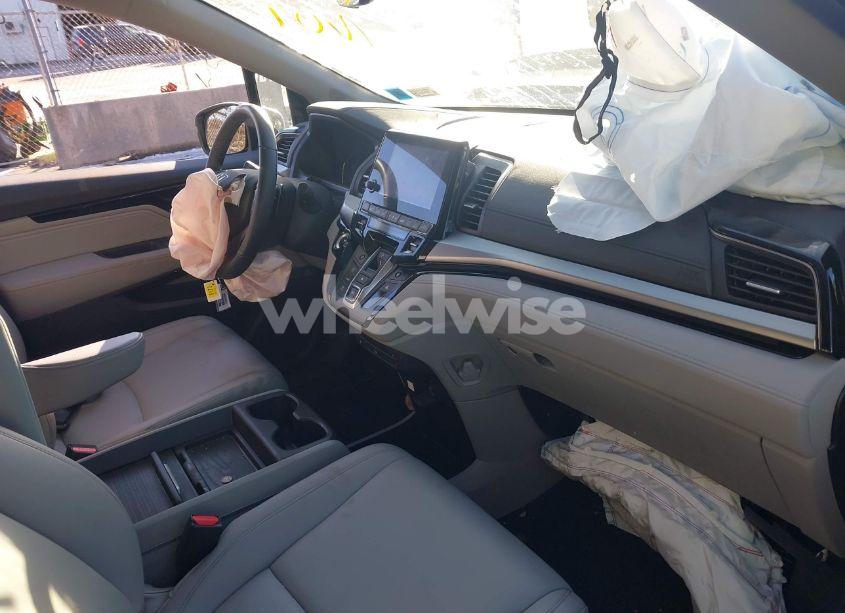 Photo 5 of 2024 Honda Odyssey TOURING (VIN 5FNRL6H83RB018714)