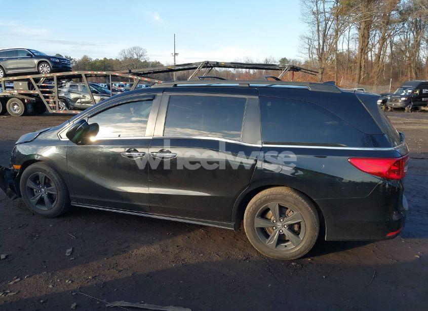 Photo 14 of 2018 Honda Odyssey TOURING (VIN 5FNRL6H84JB028883)