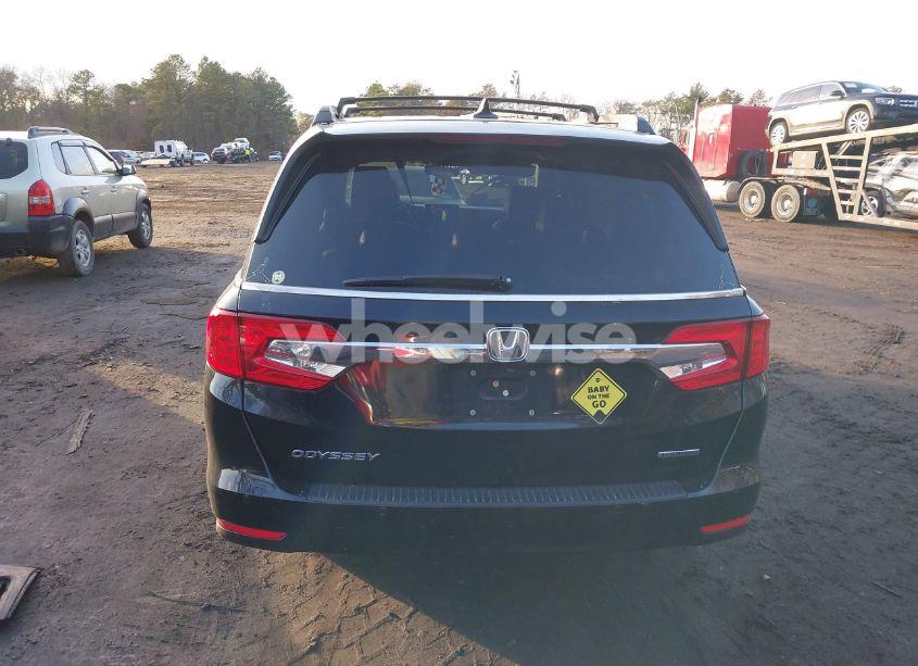 Photo 16 of 2018 Honda Odyssey TOURING (VIN 5FNRL6H84JB028883)