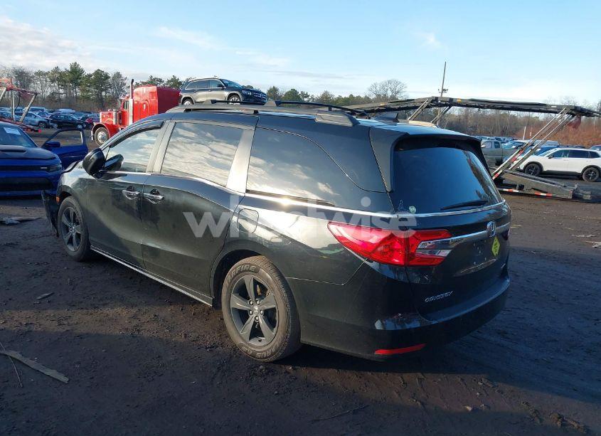 Photo 3 of 2018 Honda Odyssey TOURING (VIN 5FNRL6H84JB028883)