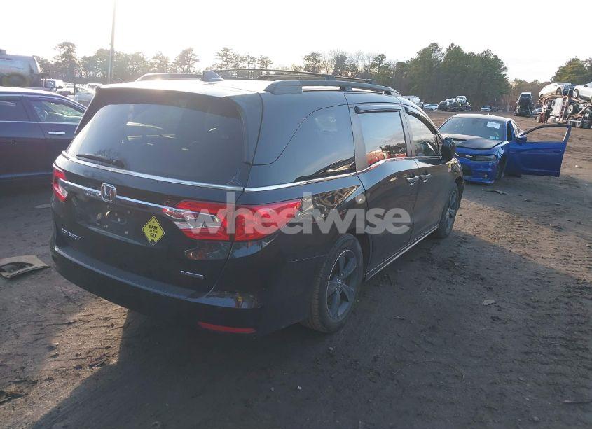 Photo 4 of 2018 Honda Odyssey TOURING (VIN 5FNRL6H84JB028883)