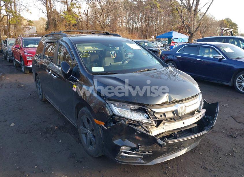 Photo 6 of 2018 Honda Odyssey TOURING (VIN 5FNRL6H84JB028883)