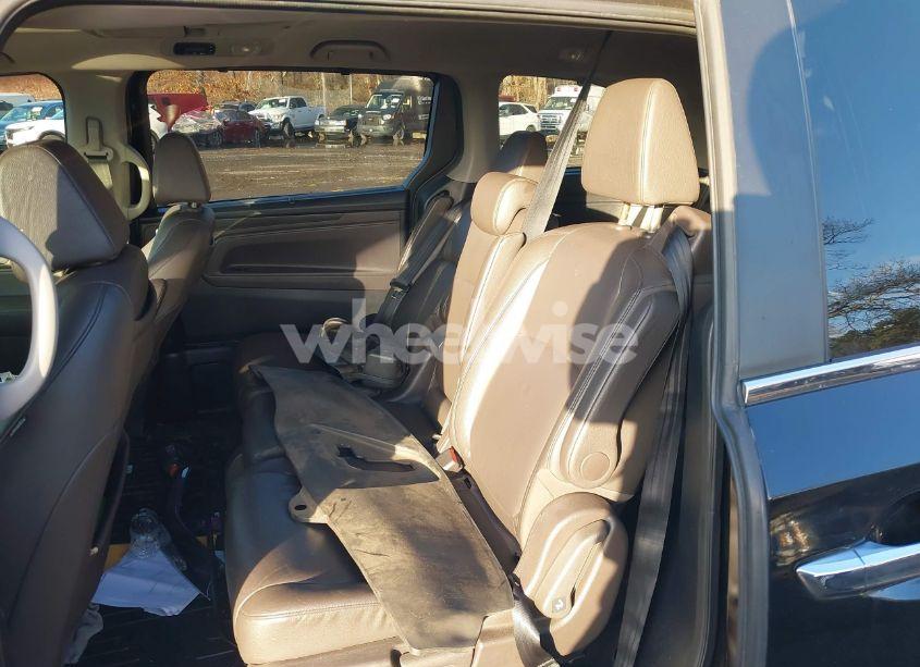 Photo 8 of 2018 Honda Odyssey TOURING (VIN 5FNRL6H84JB028883)