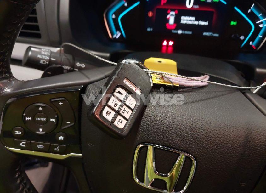 Photo 11 of 2018 Honda Odyssey TOURING (VIN 5FNRL6H84JB041309)